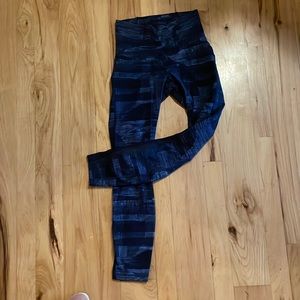 Lululemon 3/4 tights that resemble blue jeans size 4
